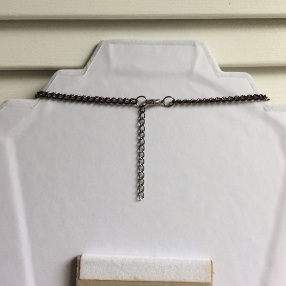 Statement Necklace w/Mint Green Flowers & Stones. - Picture 3 of 8